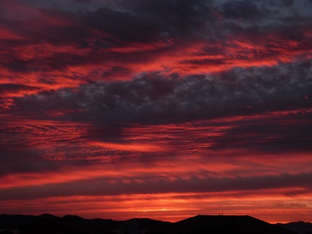 Lever de soleil vu de la fenêtre de la chambre